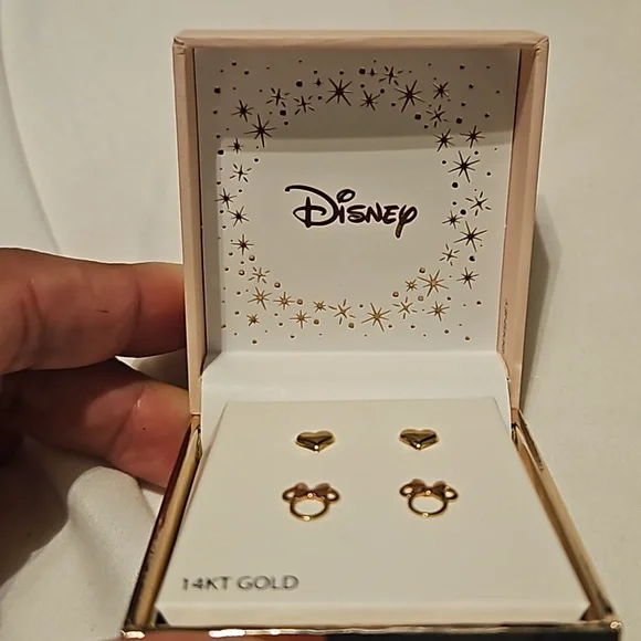 Disney Minnie Mouse w box and heart stud earrings - Picture 2 of 4